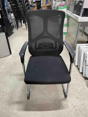 Кресло для посетителей