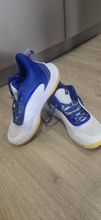 Продам оригинальные кроссовки Under Armour