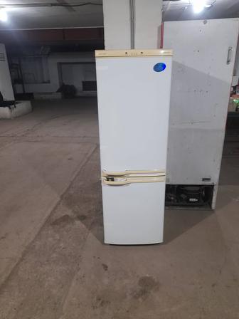 Продам двухкамерный холодильник Samsung