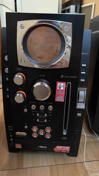 музыкальный центр AIWA с двумя колонками