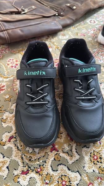 Кроссовки детские