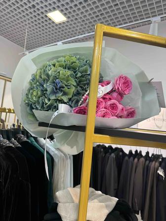 Цветы свежие только что пришли