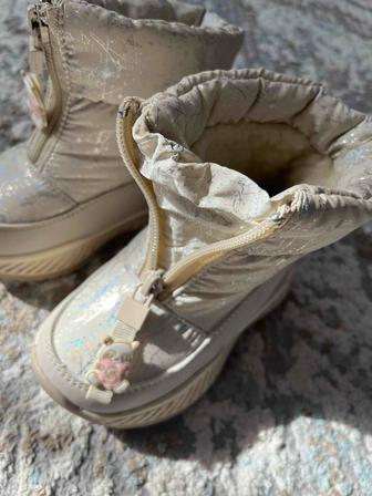 Продам детский комбинезон и сапоги