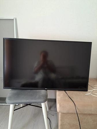 Продаю телевизор lg срочно