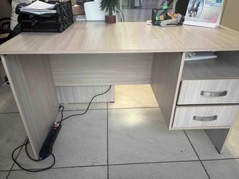 Офисный стол