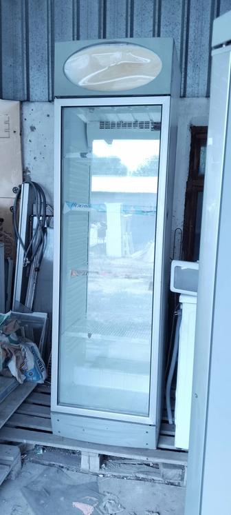 Витринные холодильники в рабочень для магазина для напитки
