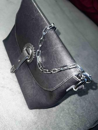 Продам женскую кожаную сумочку!