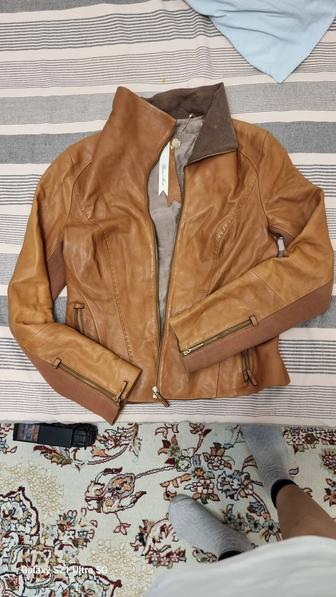 Продам кожаную куртку за дешево.