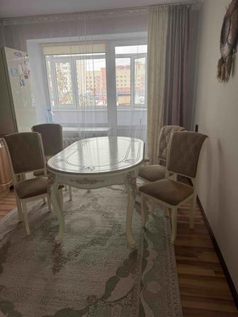 Стол и стулья