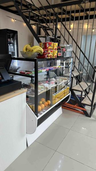 Витрина кондитерская холодильник