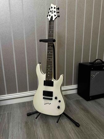 Электрогитара Cort KX5 и усилитель Fender Mustang II