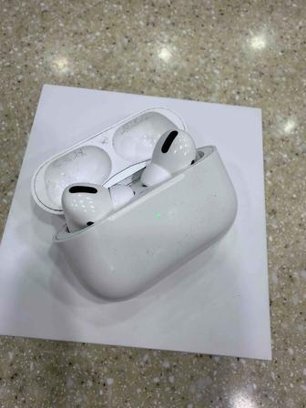 Наушники Apple AirPods Pro with Lightning/Wireless Charging белый