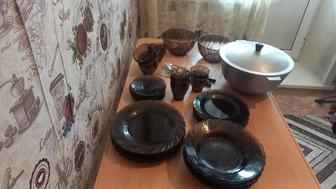 Посуда, тарелки, ложки, вилки, кружки, салатницы, казанок, кастрюль