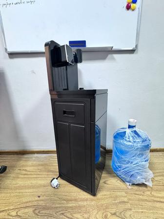 Кулер для воды с 2 чайниками НОВЫЙ