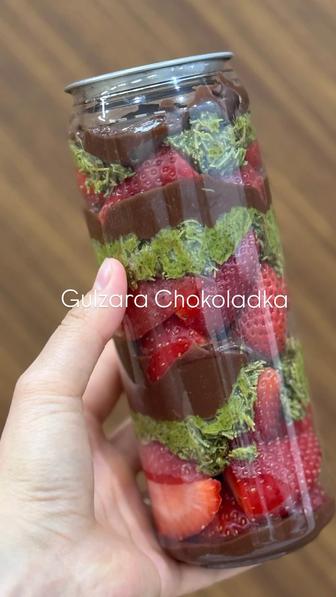 Клубника в дубайском шоколаде