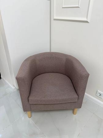 Уютное мягкое кресло в отличном состоянии