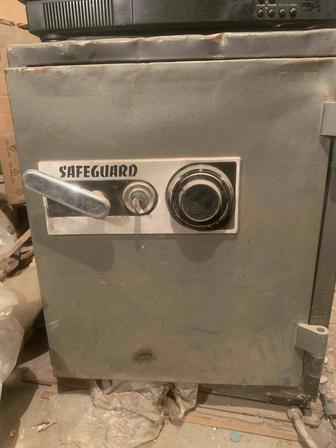 Старвый рабочий сейф