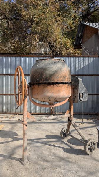 Бетономешалка в хорошем состоянии