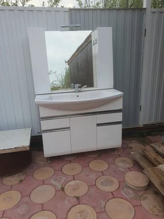 Продам шкаф с раковиной для ванной комнаты