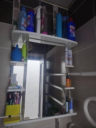 Продам шкаф и раковина с тумбой цвет белая
