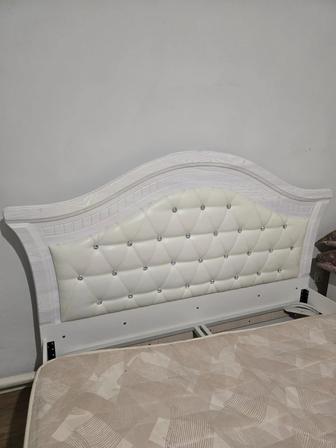 Продам двухспальную кровать