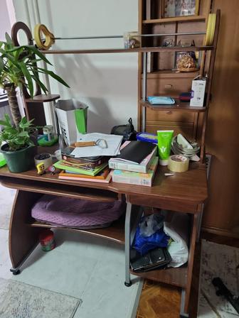 Продам компьютерный стол, шкаф для одежды угловой, стеллаж для книг б/у
