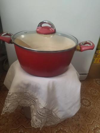 продам эмаллированную кастрюлю
