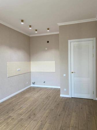 Наклеию обои