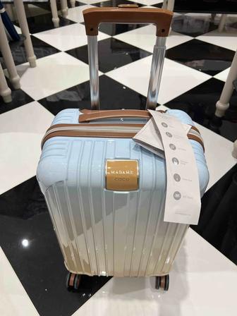 Чемодан новый