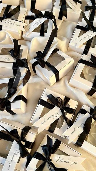 Бонбоньерки и пригласительные