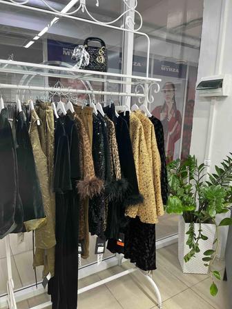 Продам стойки срочно для бутика