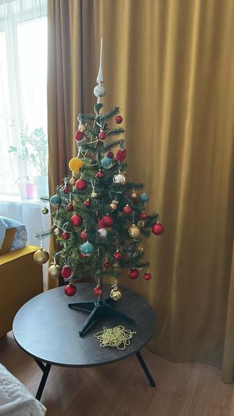 Новогодняя елка с игрушками