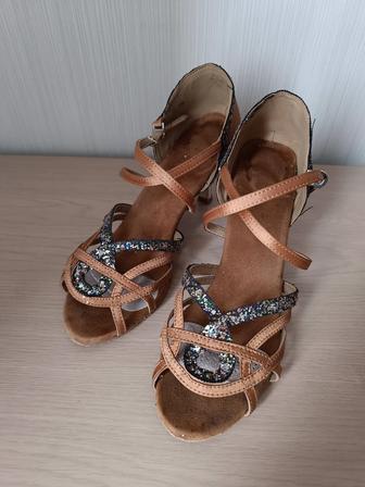 Танцевальные туфли