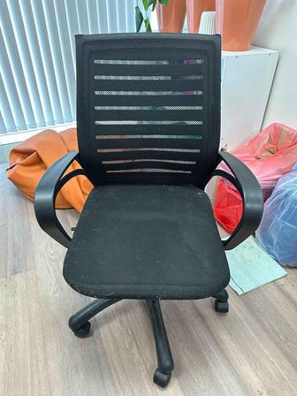 Офисное кресло