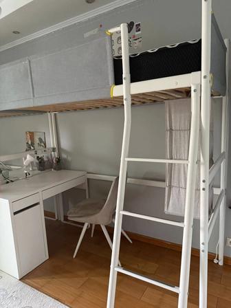 Продам кровати и столы