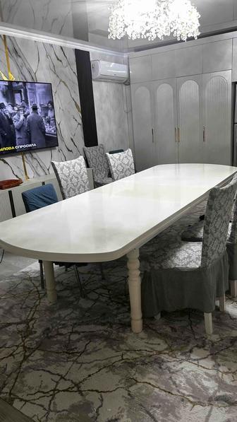 Продается гостиный стол с 10 стульями б/у. Цена 100000т