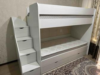 Двухъярусная кровать