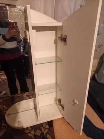 Продам зеркало в ванну с подсветкой полочками