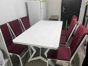 Стол и стулья