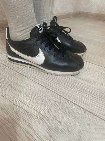 Продам кроссовки Nike Cortez оригинал