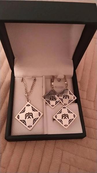 Набор украшений (серьги кулон)