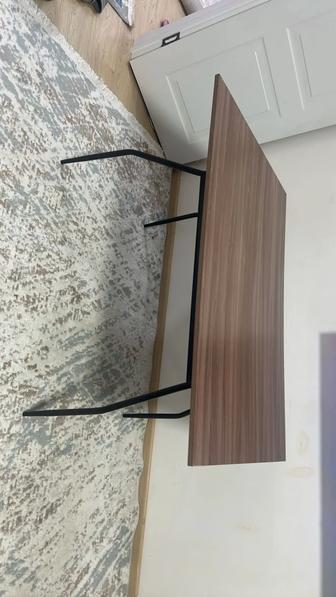 Кухонный стол