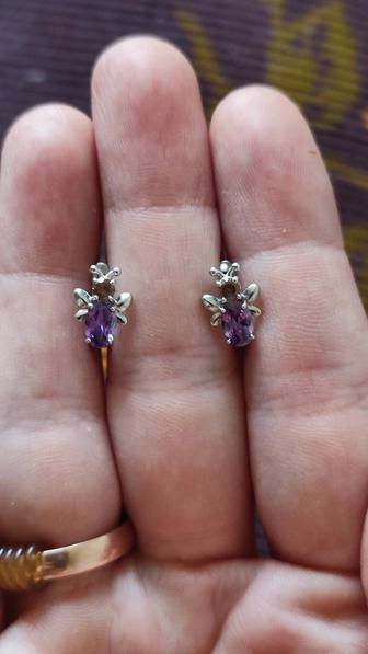 Продам новые детские серебряные сережки