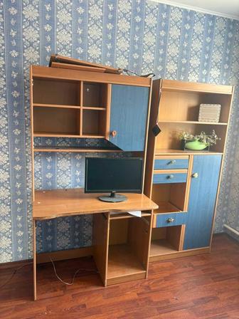 Компьютерный стол и шкафы