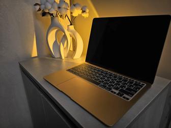 Продам MacBook Air M1 8/256 Gold