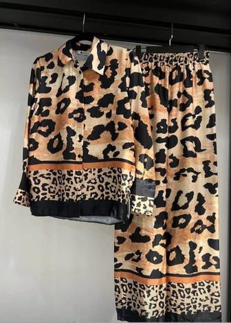 Новый шелковый костюм