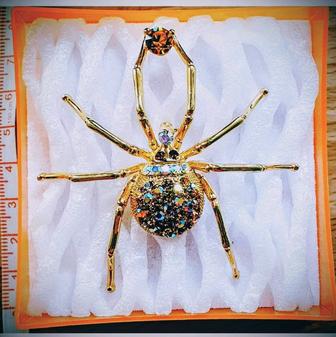 Брошь паучок неношенная за символическую цену