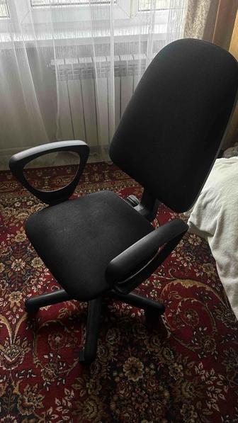 Отдам бесплатно компьютерный стол