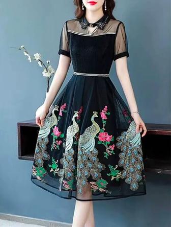 Нарядное женское платье