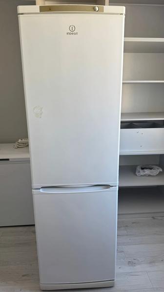 Холодильник Indesit